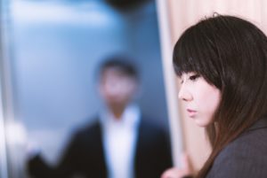 社内恋愛を相談したい…相談しないほうがいい？相談相手は？