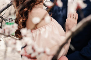 【彼氏に頼れない】頼れない性格の女子を卒業するには？辛い時に頼れないのは損？