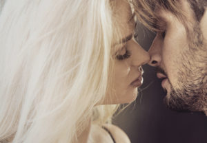 彼氏より性欲が強い…性欲が強い女性の原因は？上手に付き合う方法