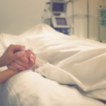 大切な人の死を乗り越えられない…喪失感や痛みをなんとかするには?