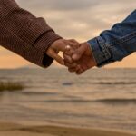 【ゴシップ】他人の恋愛に口を出すなってなぜ?他人の不倫にはどんどん反応しよう