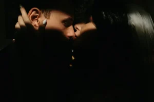 不倫相手は、既婚者・独身どちらがいい？違いやメリット・デメリット