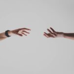女性から急に距離を置く?どういう行動を取るべきかその心理と理由
