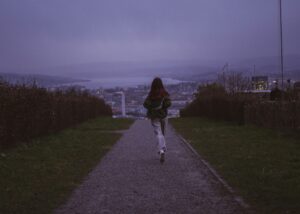 人を置き去りにして、先へ進むことが快感になる理由